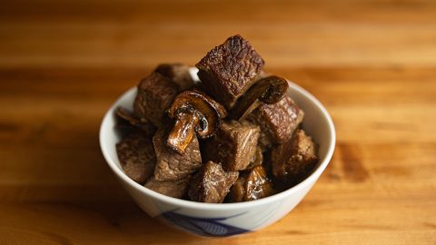Hibachi steak with sauteed mushrooms and garlic butter